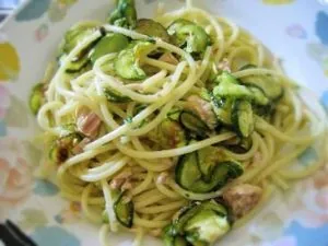 spaghetti con tonno e zucchine