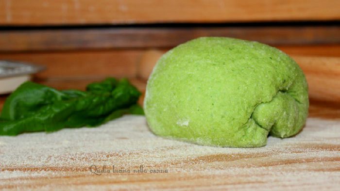 Impasto verde di semola per pasta fresca