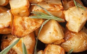 patate al rosmarino nella friggitrice ad aria