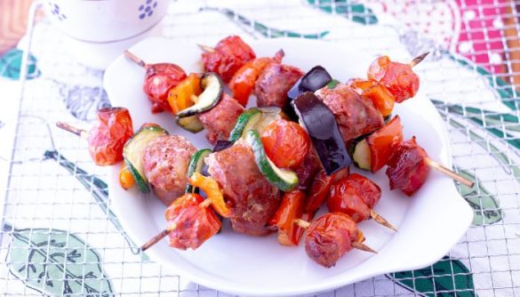spiedini di salsiccia e verdure estive